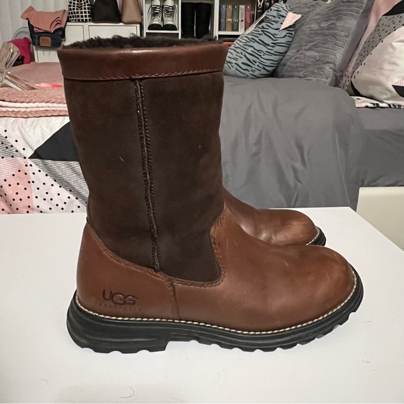 UGG Brooks Boots - Picture 2 of 10